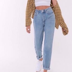 💙 Urban Outfitters BDG Light Wash High Rise Mom Jean Size 24